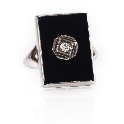Antique Art Deco White Gold Onyx and Diamond Ring Edge